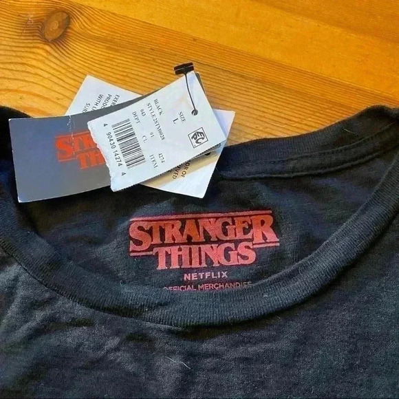 NWT Stranger Things T-shirt - Picture 5 of 8